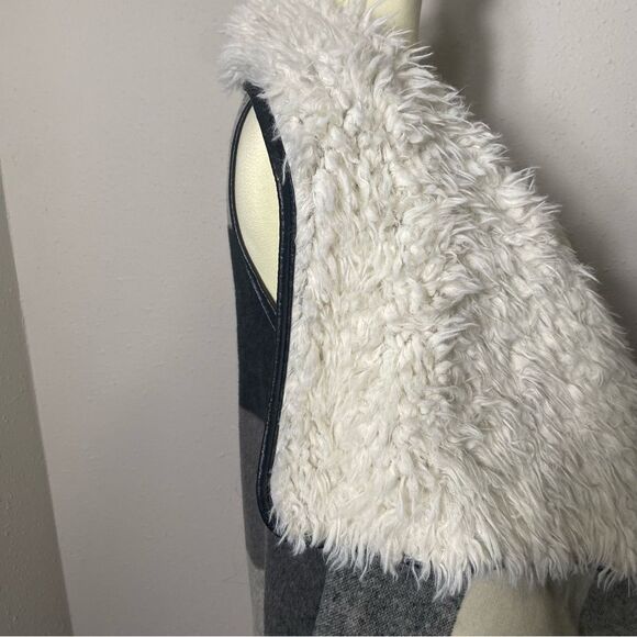 Me Jane Faux Fur Buffalo Check Flannel Wool Blend Vest Women's Size Medium - Picture 11 of 16